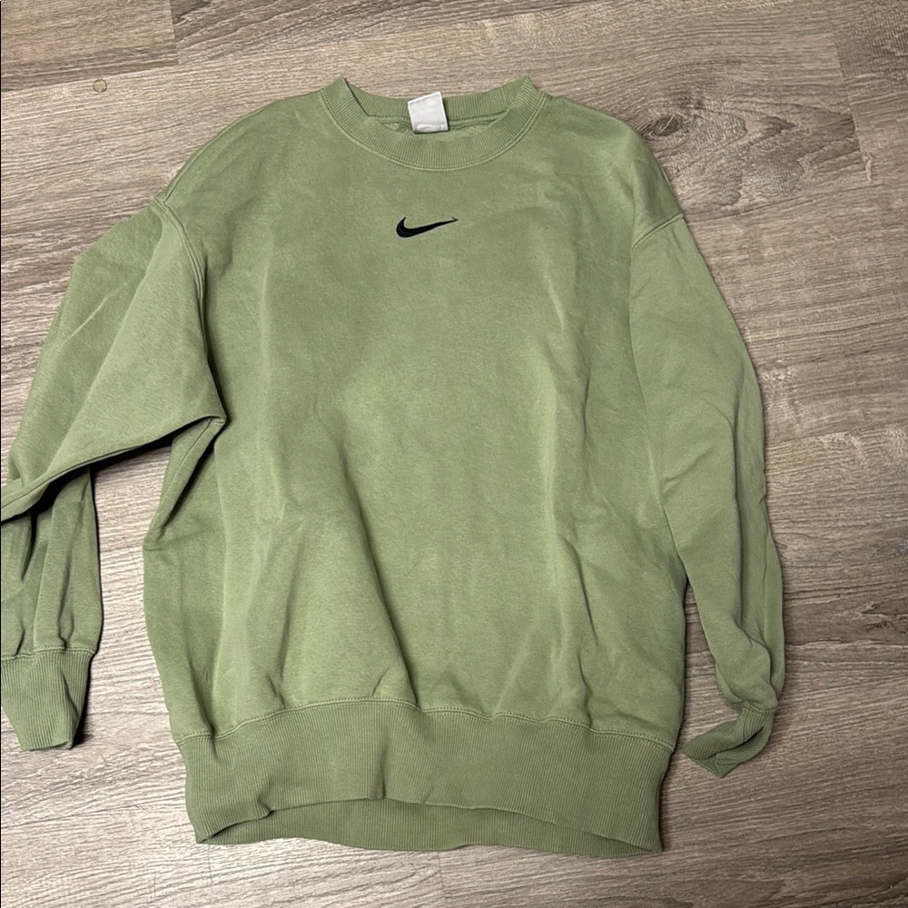 Nike Green Crewneck Sweater for Everyday Wear